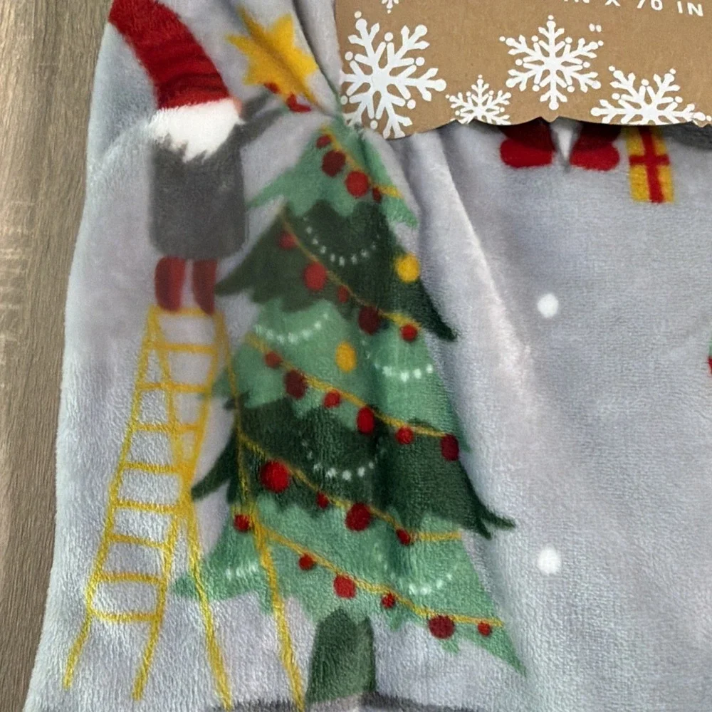 Envogue‎ Christmas Trees Presents Gnomes Throw Plush Blanket Gray NWT